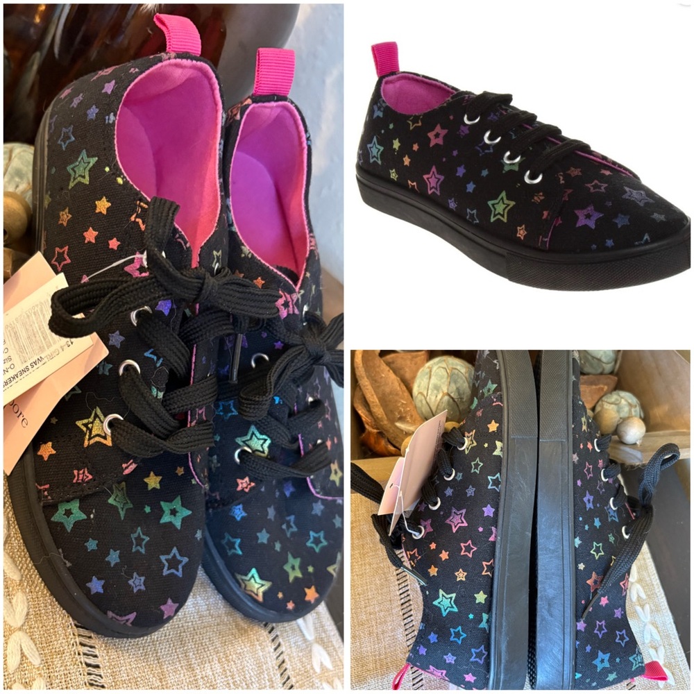 New girls size 3 foil star sneakers